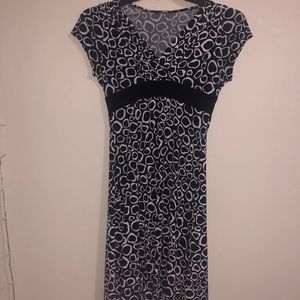 3/🔟 Black and white dress